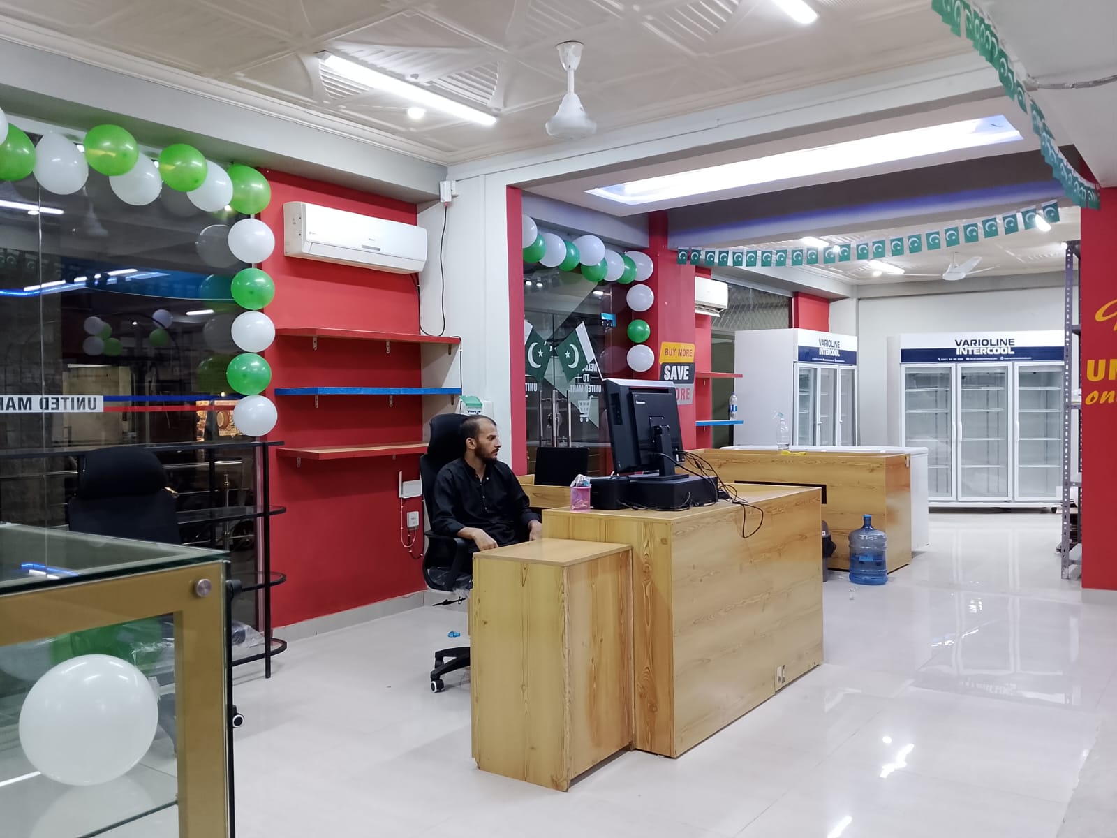 United Mart Gallery 3